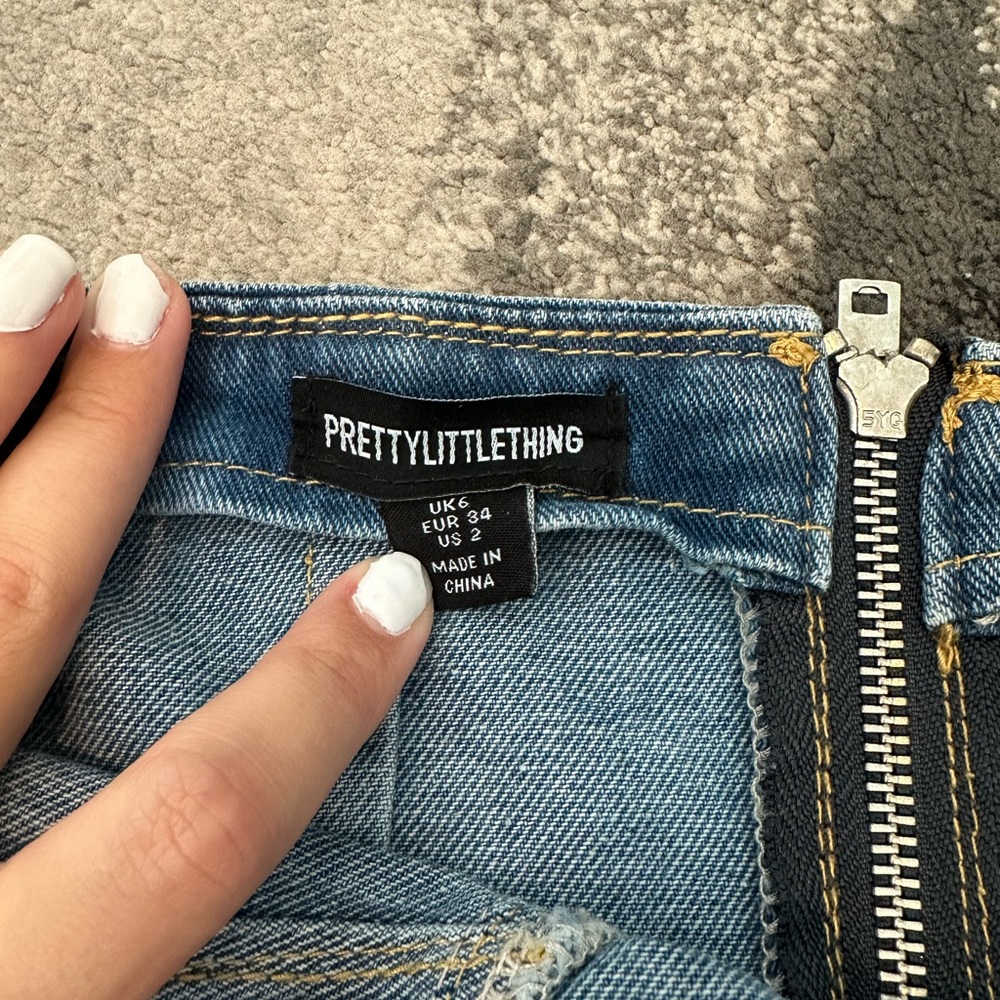 PrettyLittleThing Blue Denim Zippered Top - Picture 3 of 3